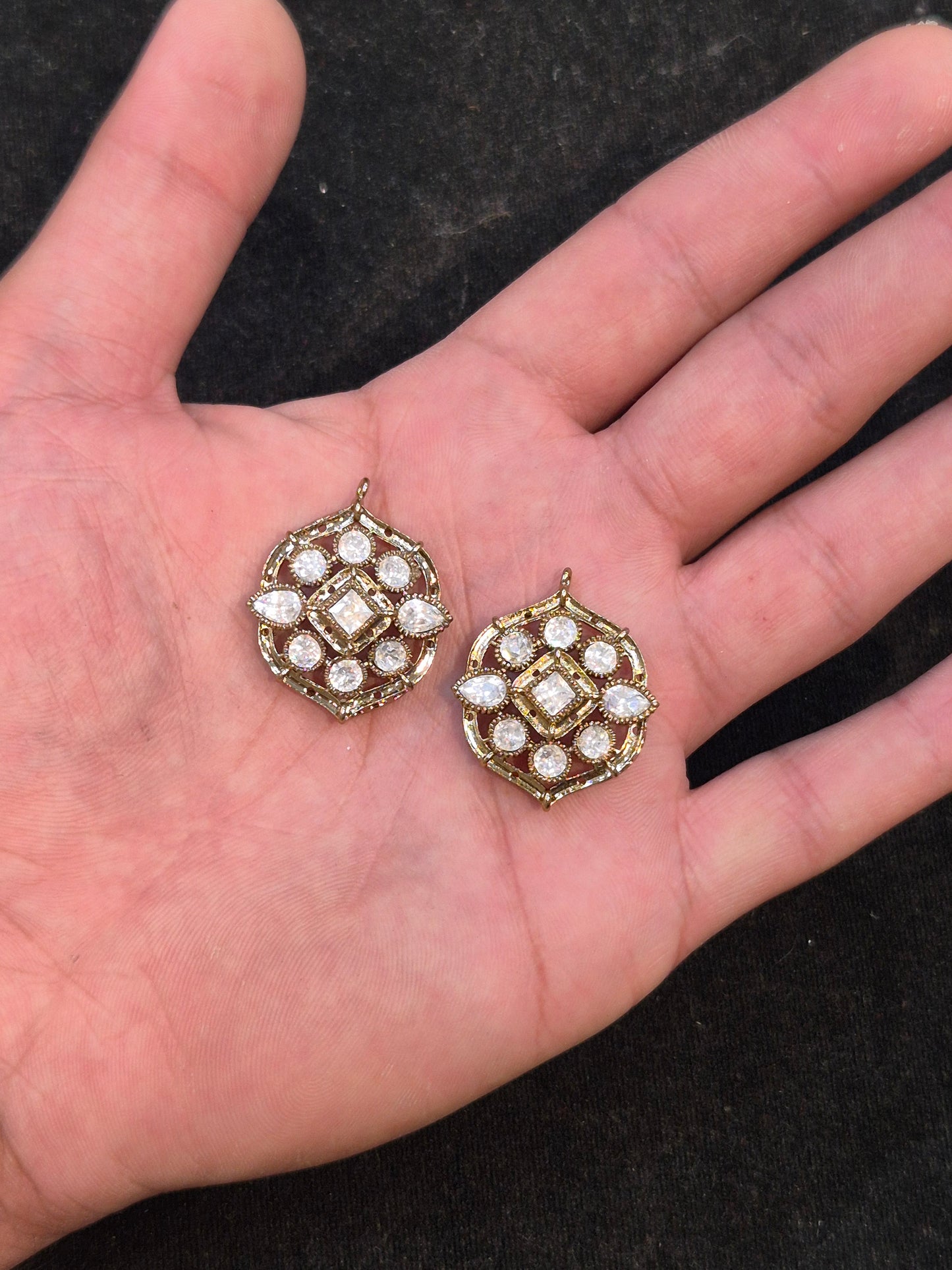 Victorian pendant||1 piece and 6 pieces pack||