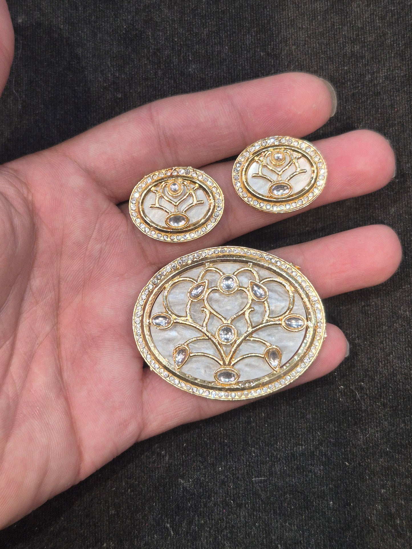 Pendant earring set