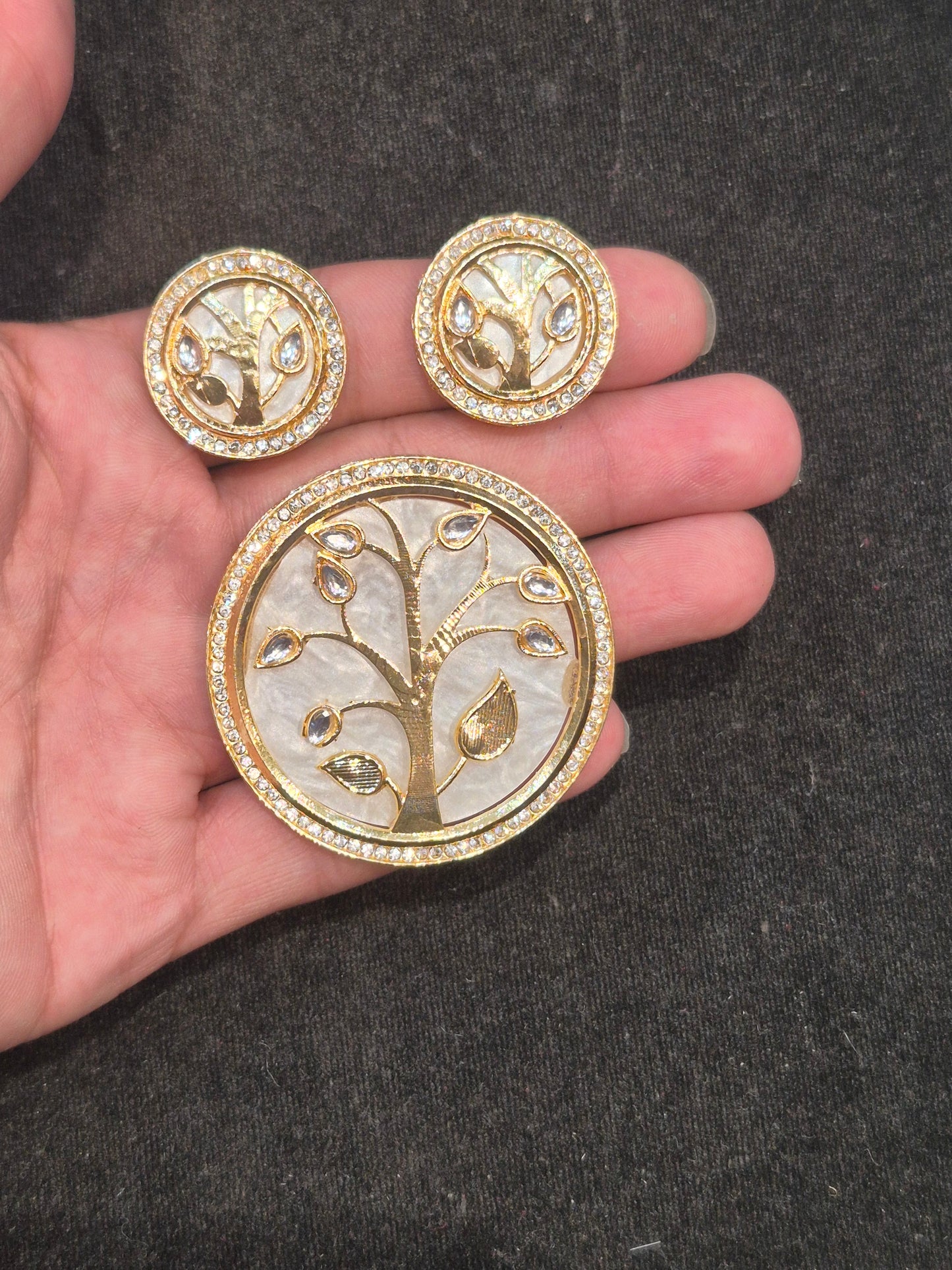 Pendant earring set