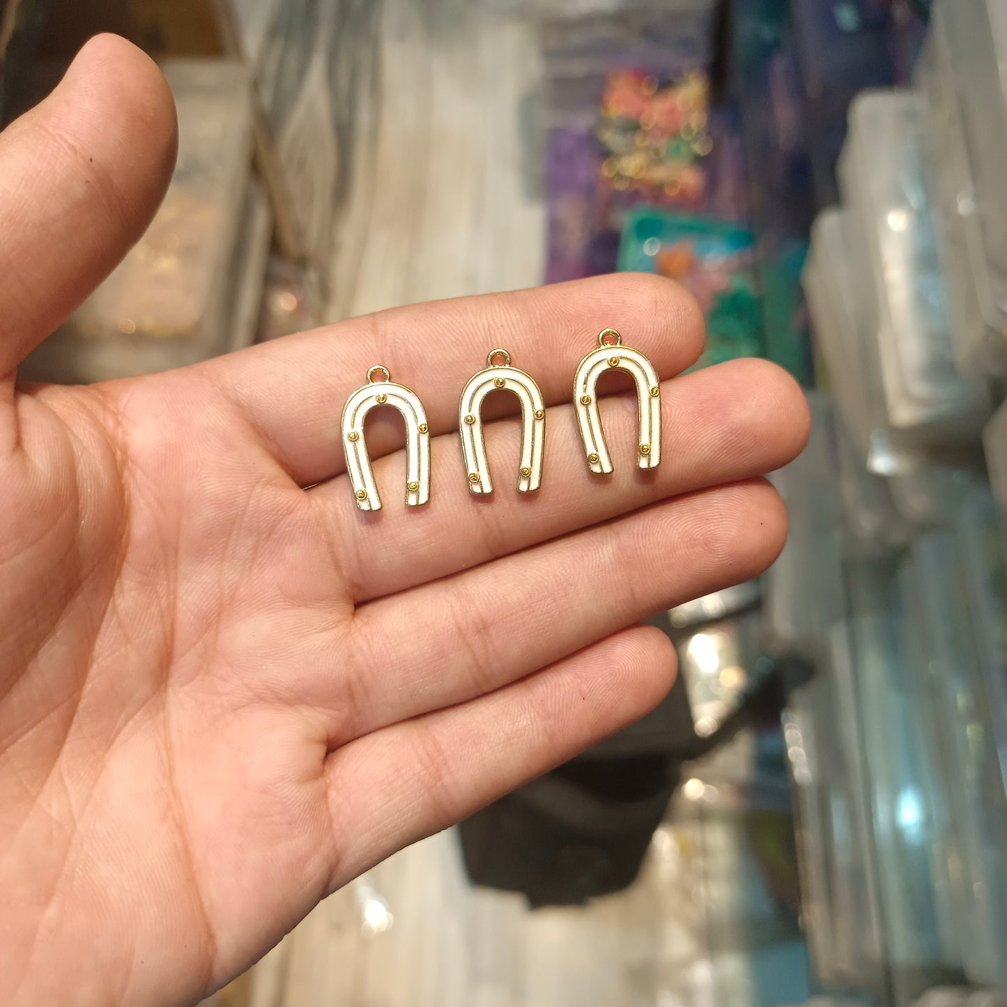 Horse shoe enamel charm || 6 pcs packing ||