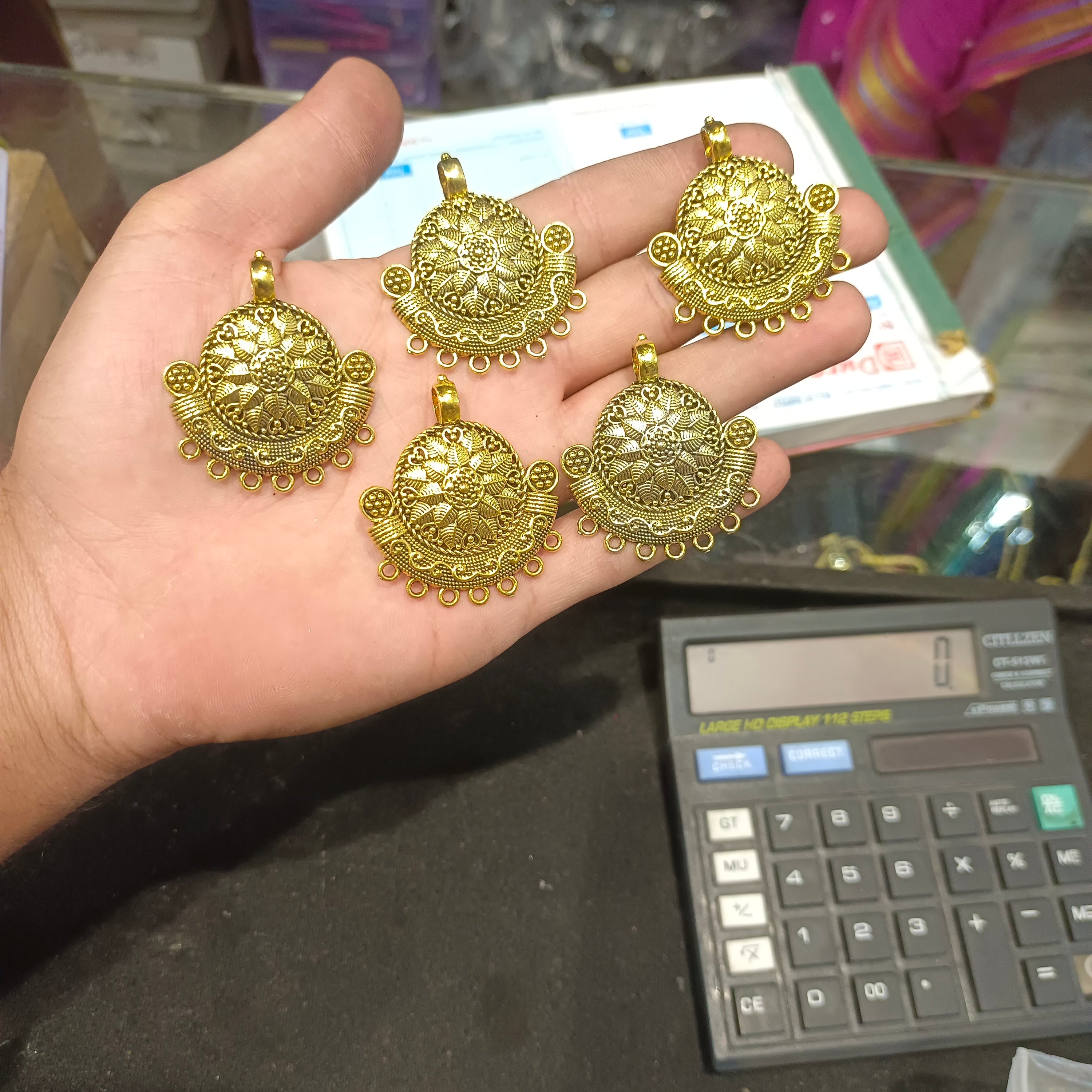 Antique pendants || 5 pcs pack - 28 grams ||