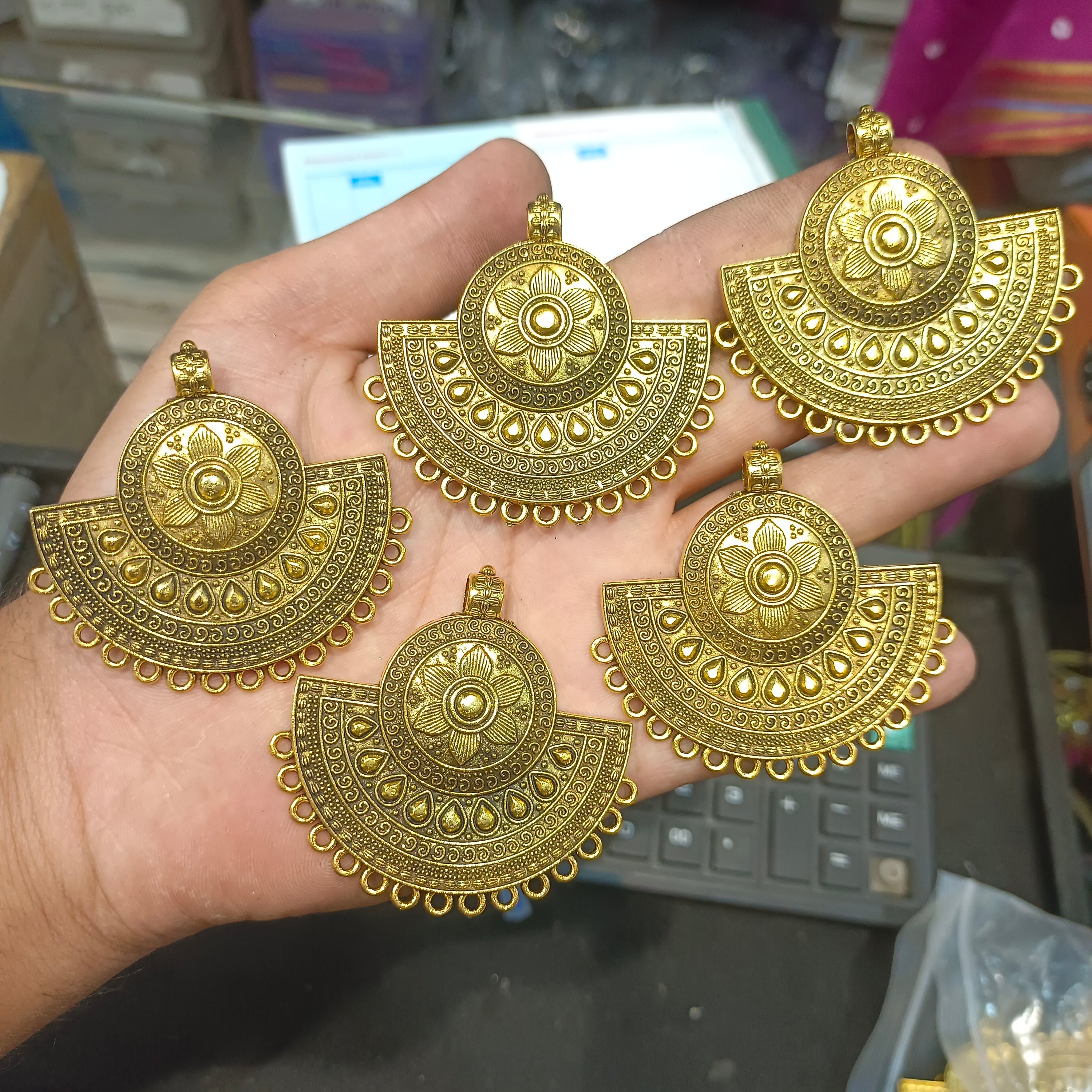 Antique pendants || 5 pcs pack - 45 grams ||