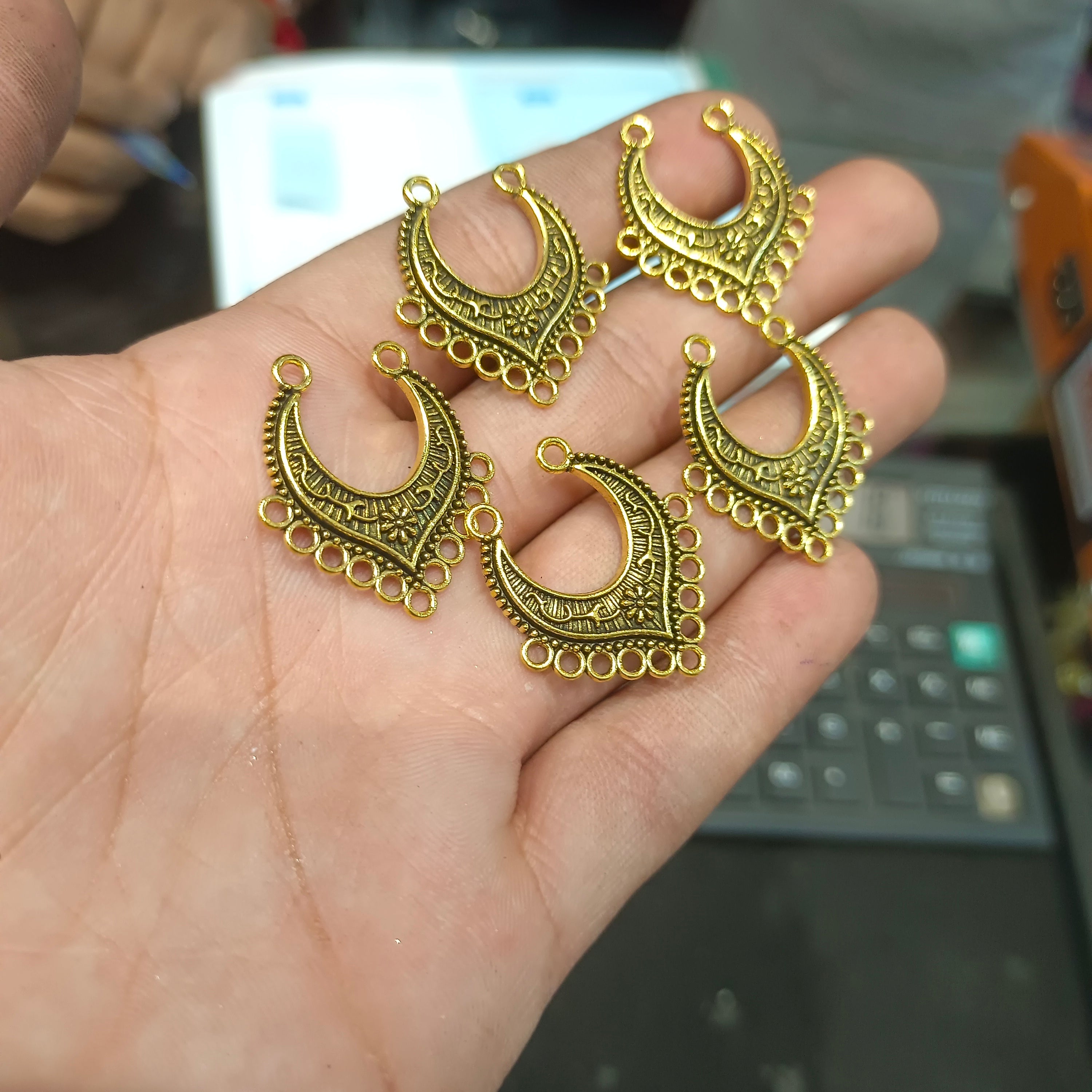 Antique pendants || 5 pcs pack - 13 grams ||
