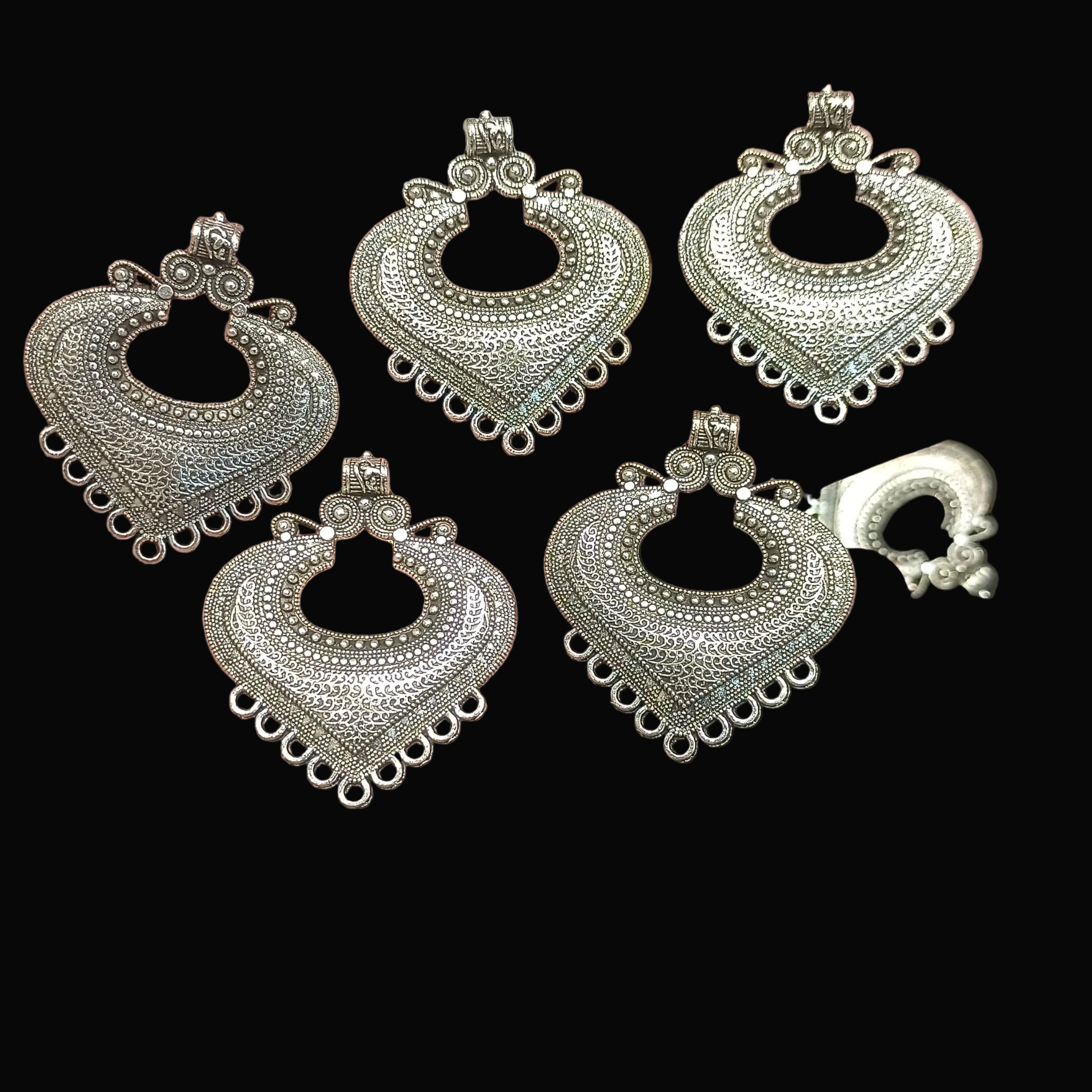 Antique pendants || 5 pcs pack - 35 grams ||