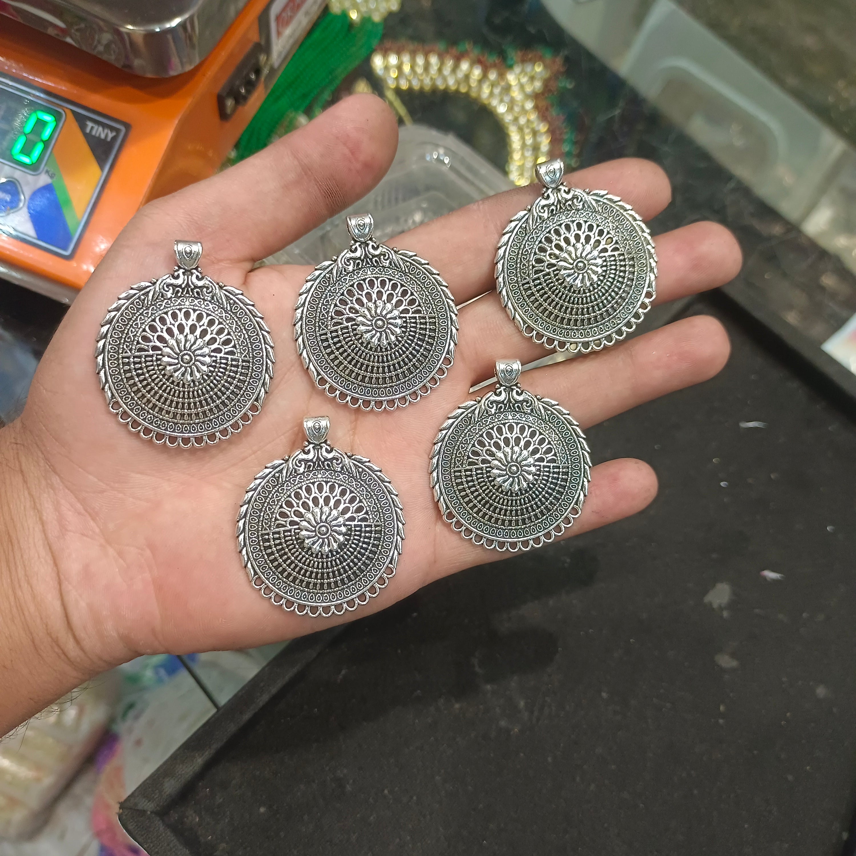 Antique pendants || 5 pcs pack - 40 grams ||