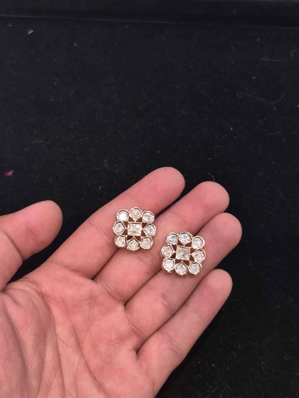 Polki Kundan||1 piece and 6 pieces pack||