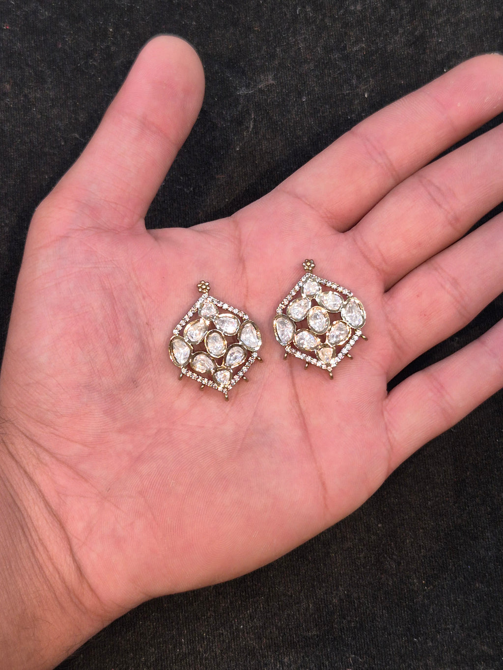 Victoria pendant||1 piece and 6 pieces pack||