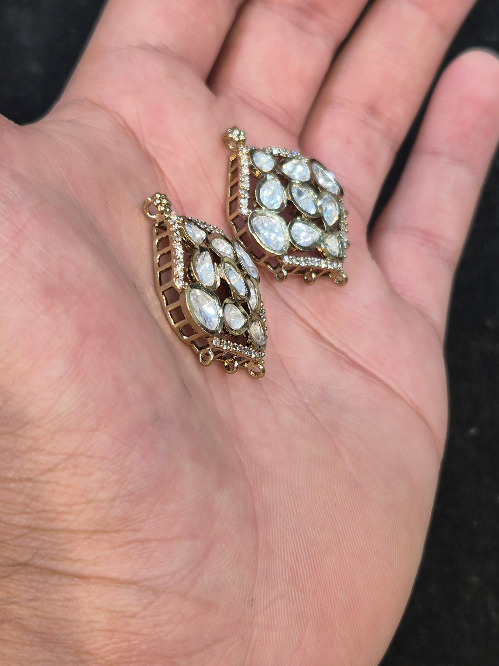 Victoria pendant||1 piece and 6 pieces pack||