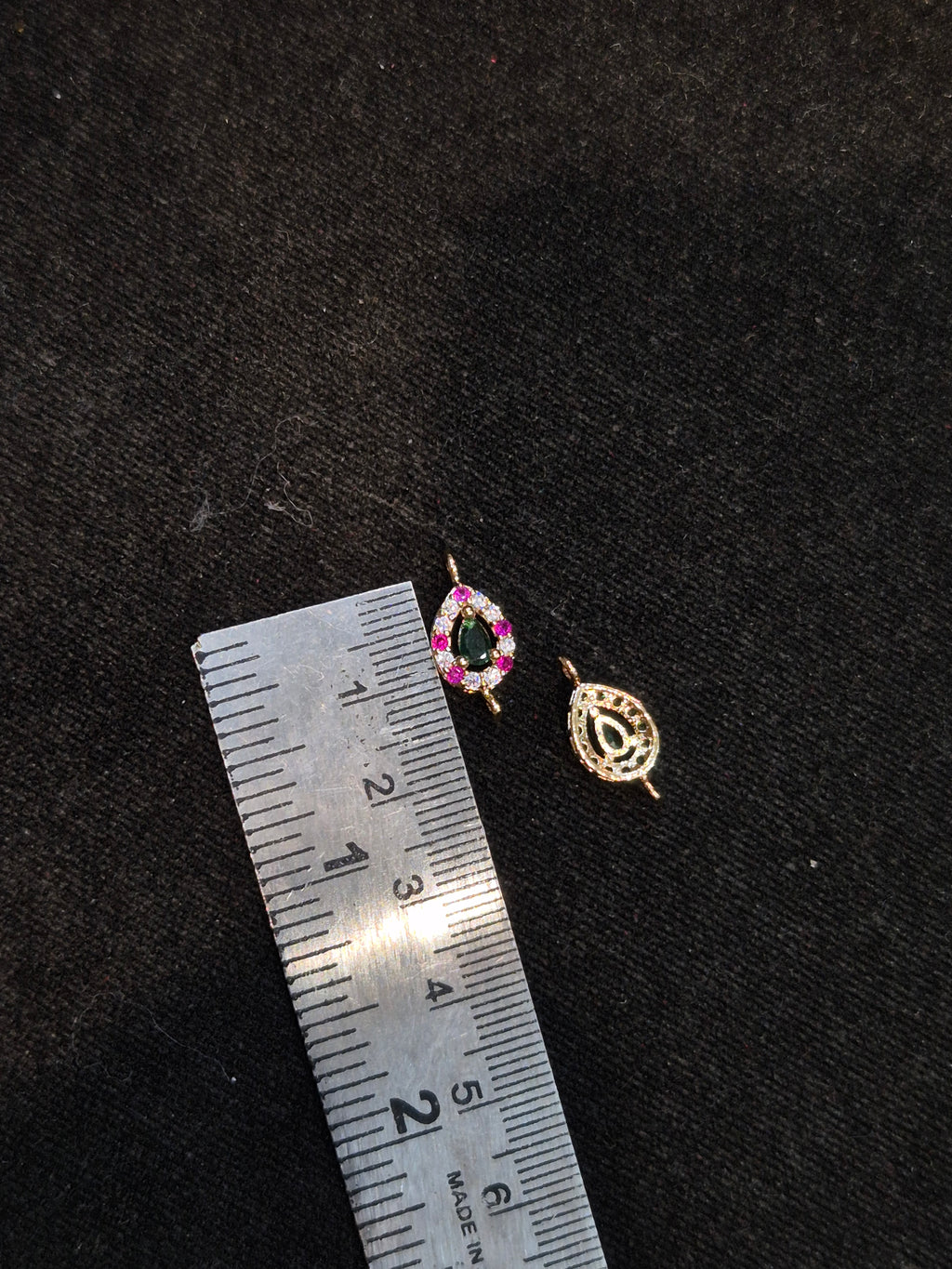 Ad brass Kundan||1 piece and||6 pieces pack||