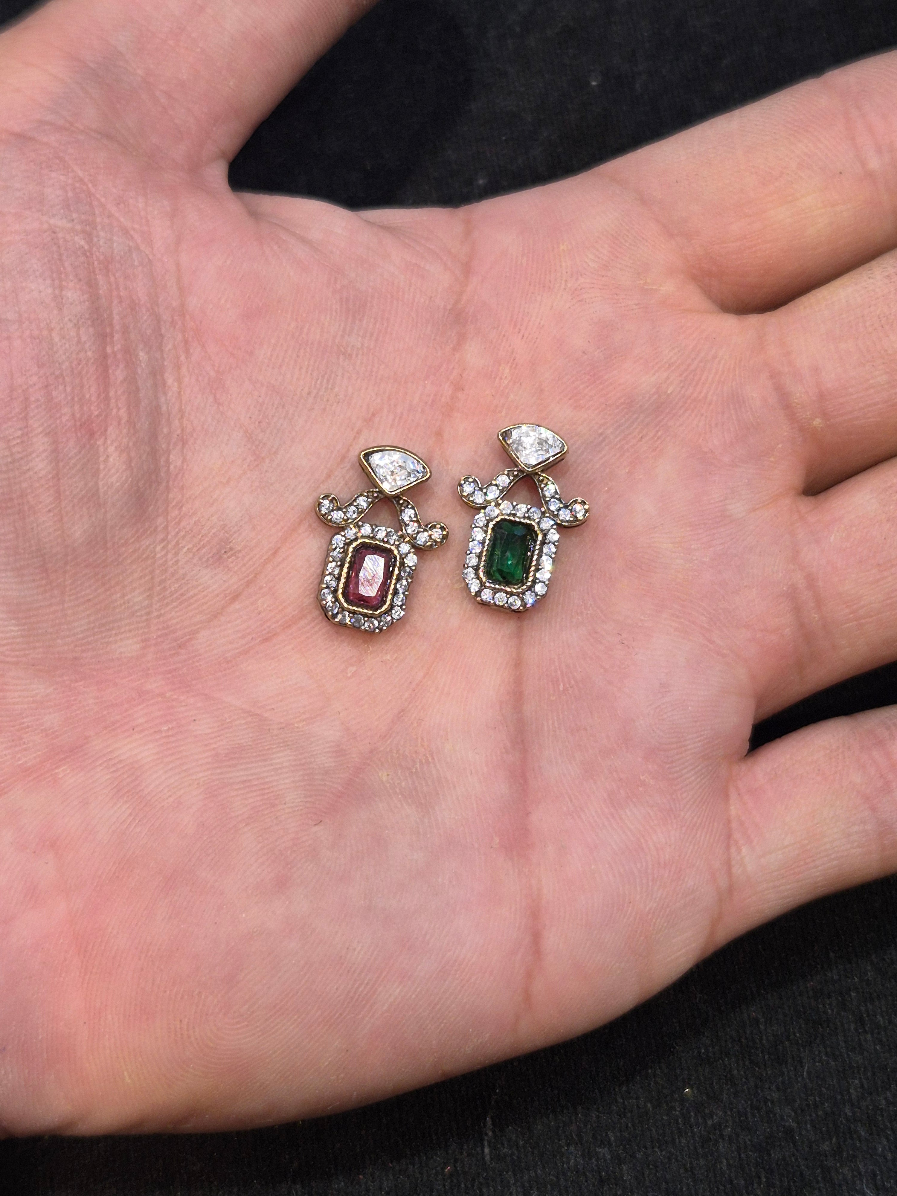 Invisible chain pendant||1 piece and 6 piece pack||