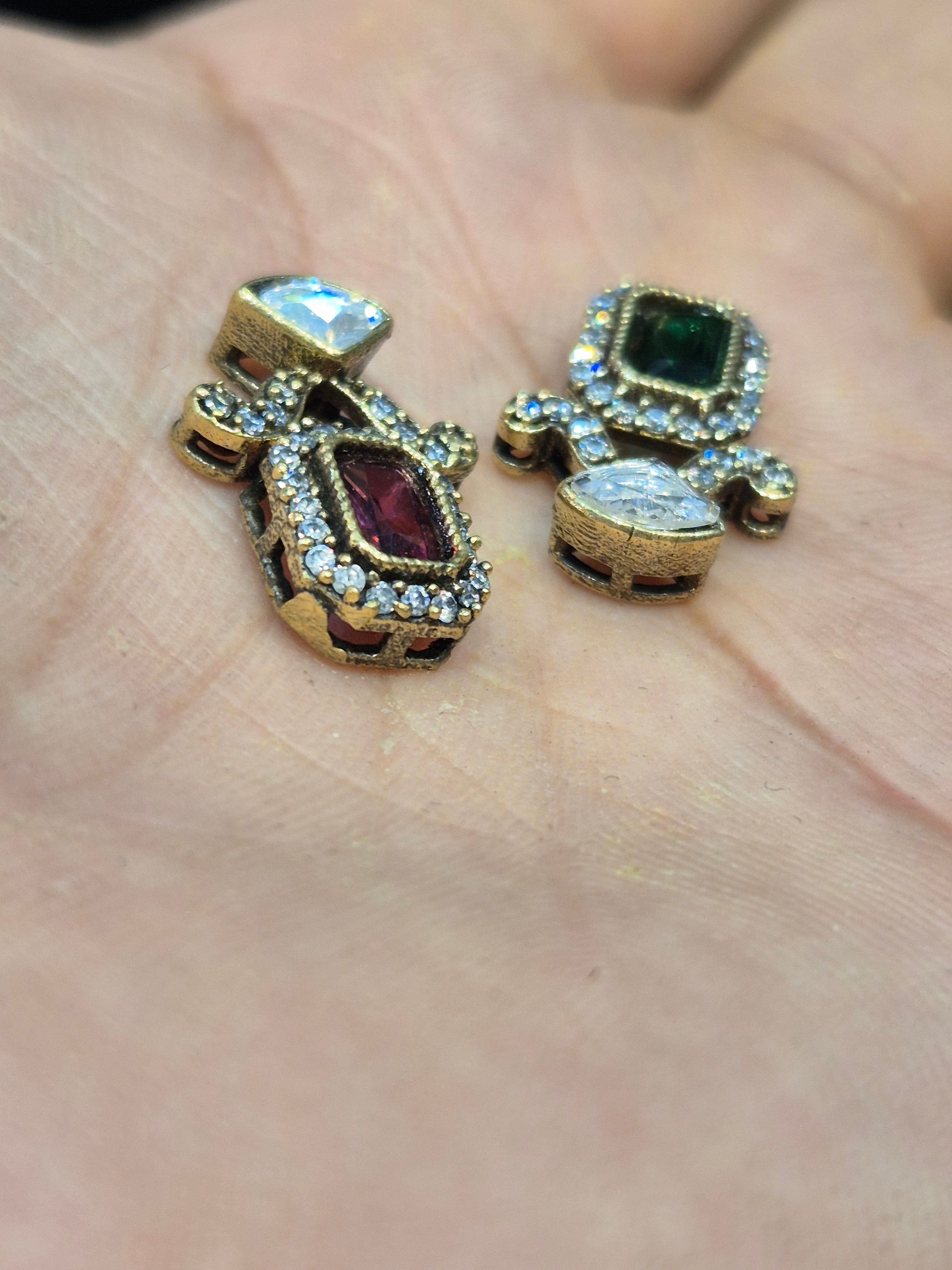 Invisible chain pendant||1 piece and 6 piece pack||