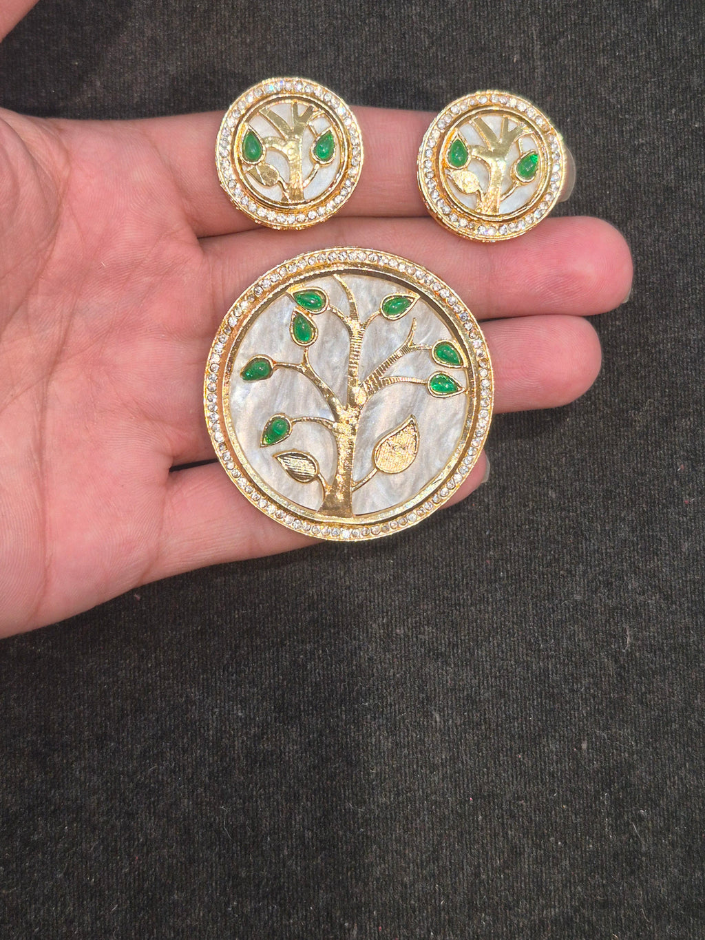 Pendant earring set