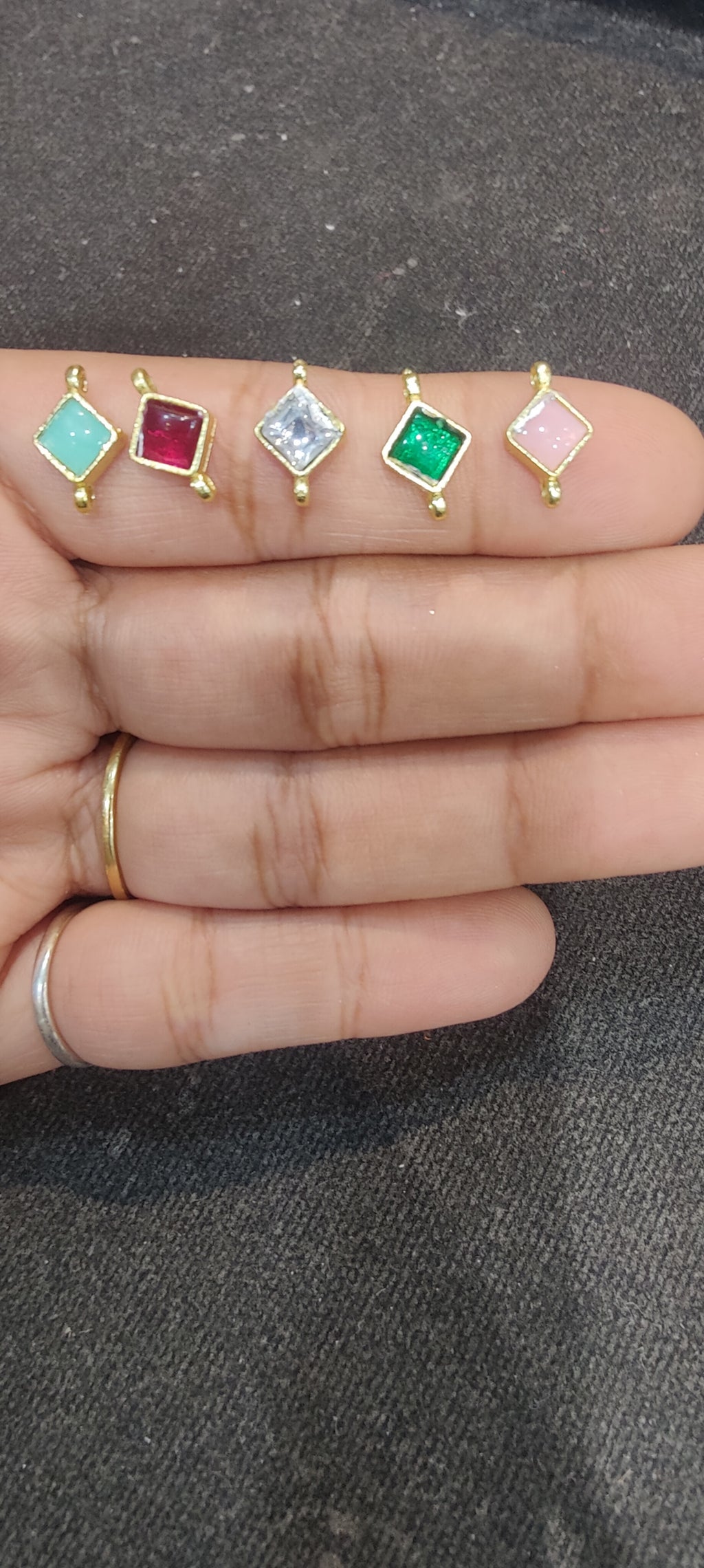 Single Stone Jadau Kundan||12 piece packing & 100 piece packing