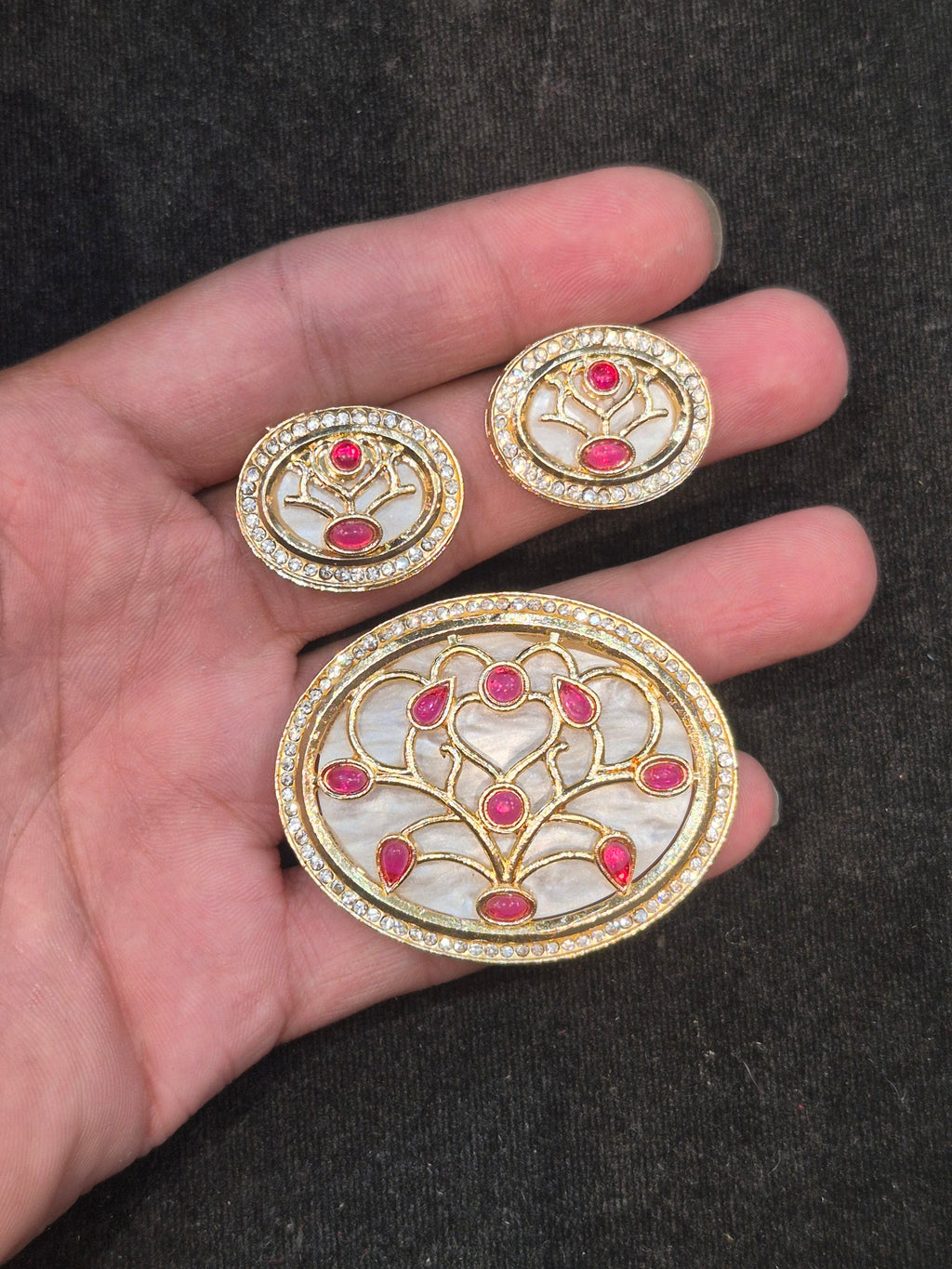 Pendant earring set