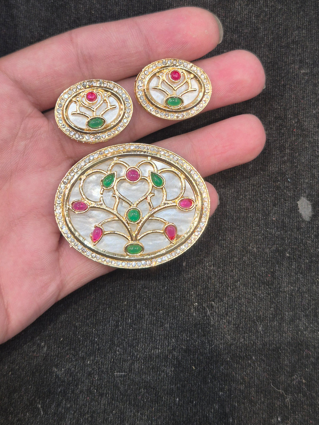 Pendant earring set