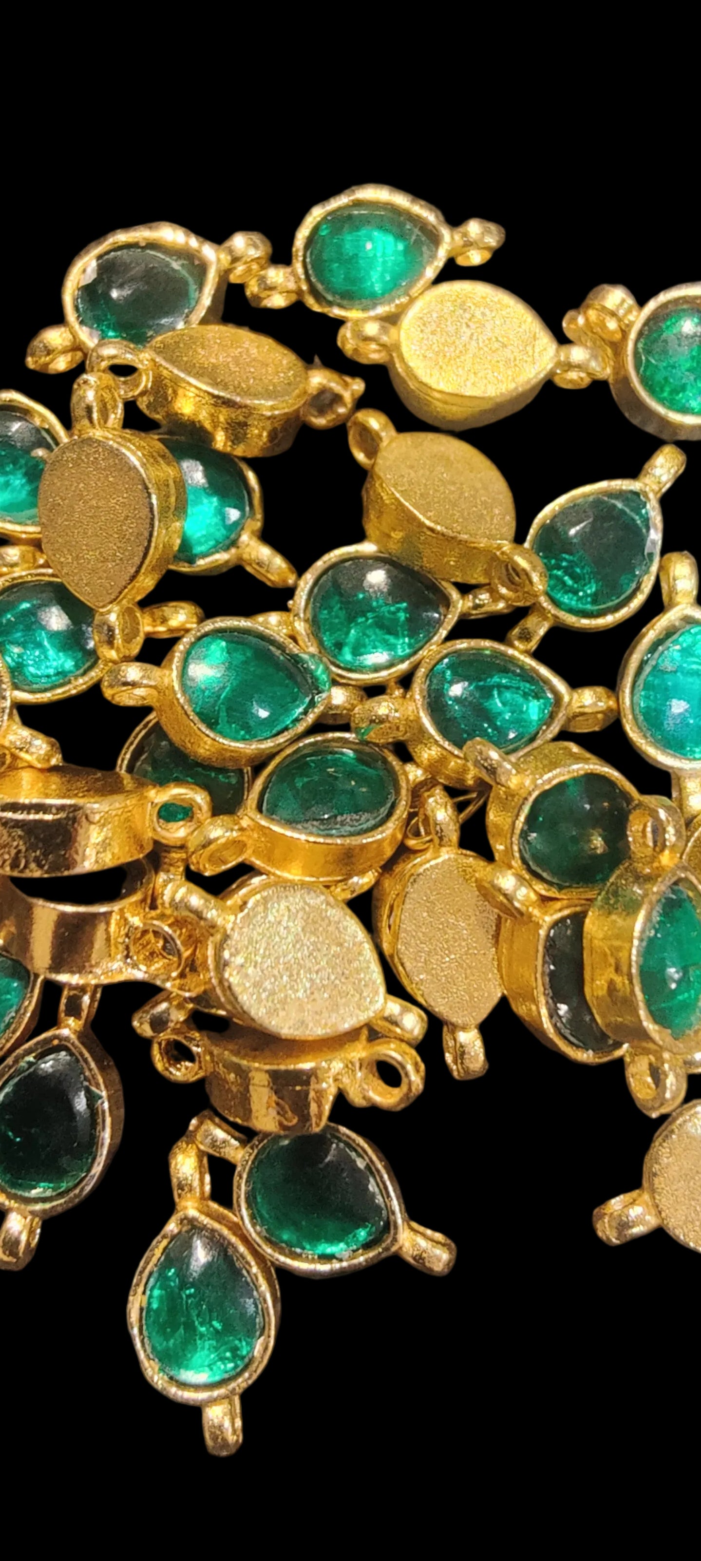 Single Stone Jadau Kundan||12 piece packing & 100 piece packing