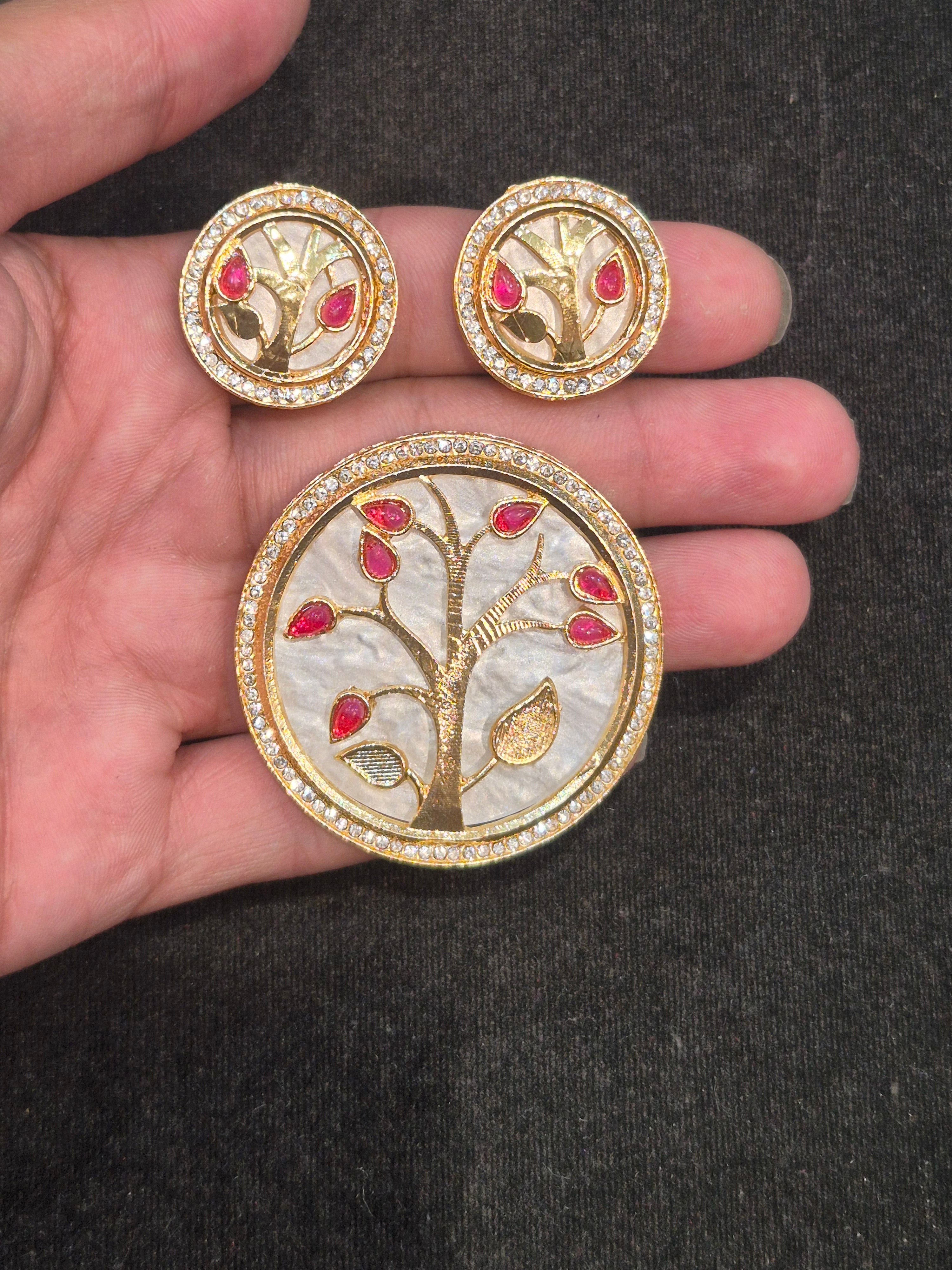 Pendant earring set