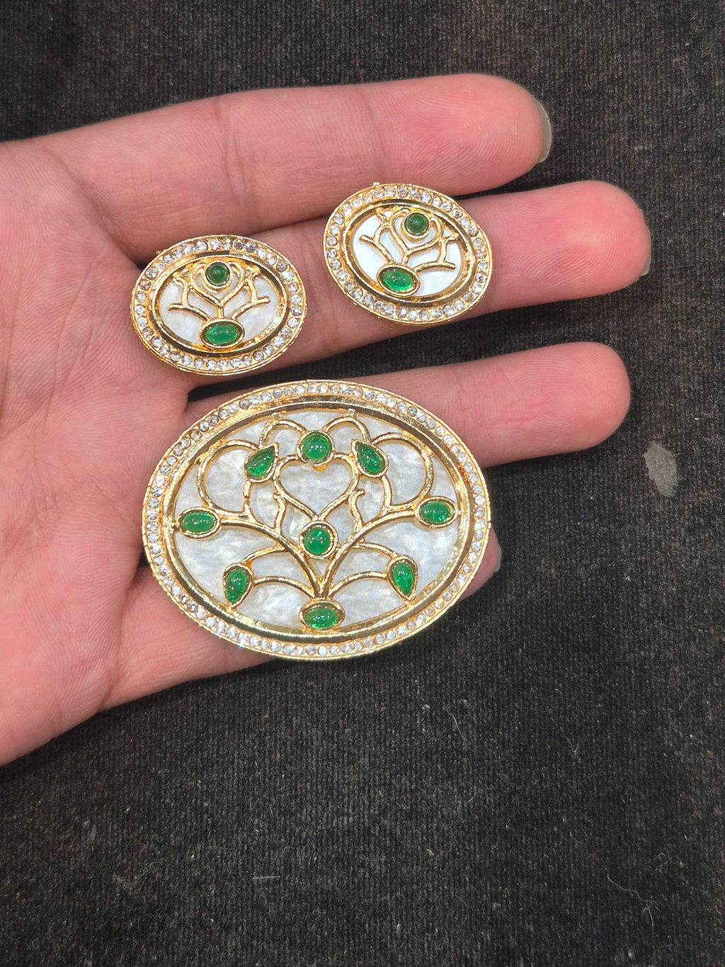 Pendant earring set