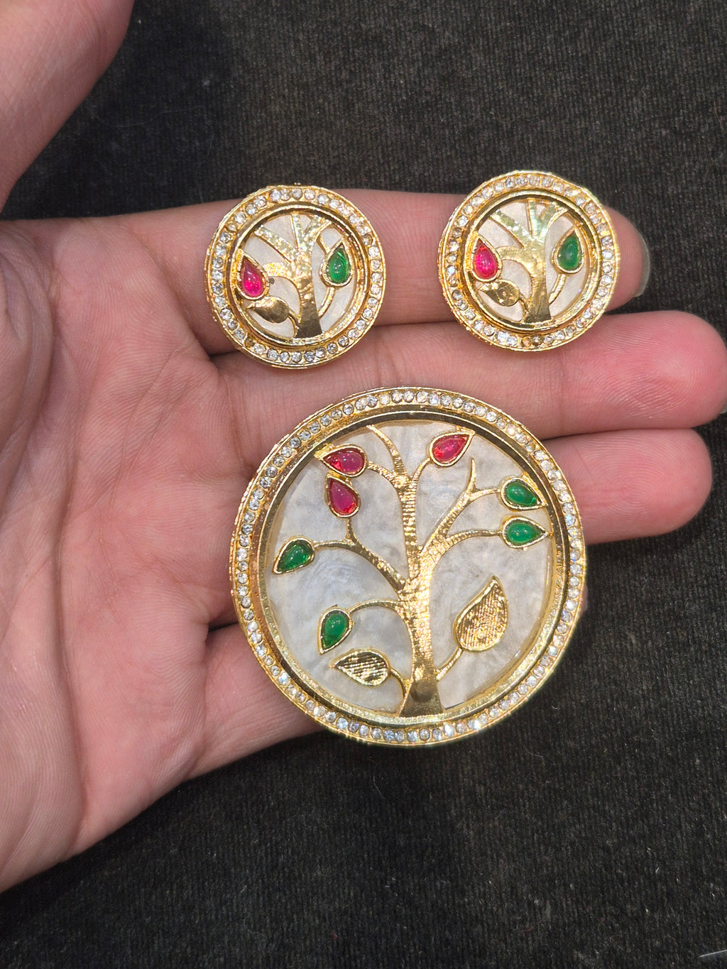 Pendant earring set